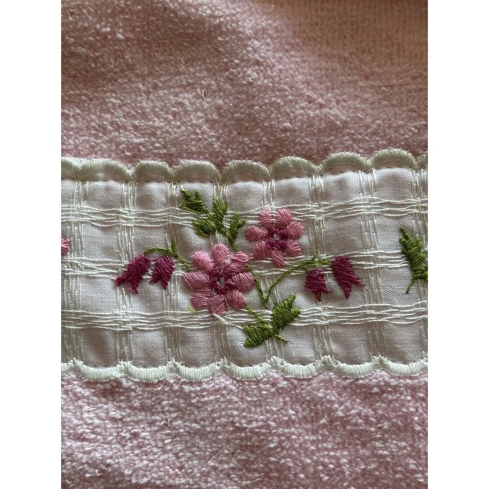 Vtg 1980s Ames Hand Towel New Pink Embroidered Floral Daisy Band